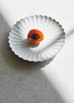 Mors Dags Gave|Serveringsfade- Og Skåle^SERAMIKKU Blomsterformet grå tallerken - Stor 22 cm