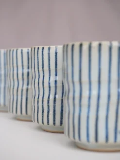 Krus Og Kopper (kaffe Og Te)^SERAMIKKU Blåstribet krus uden hank