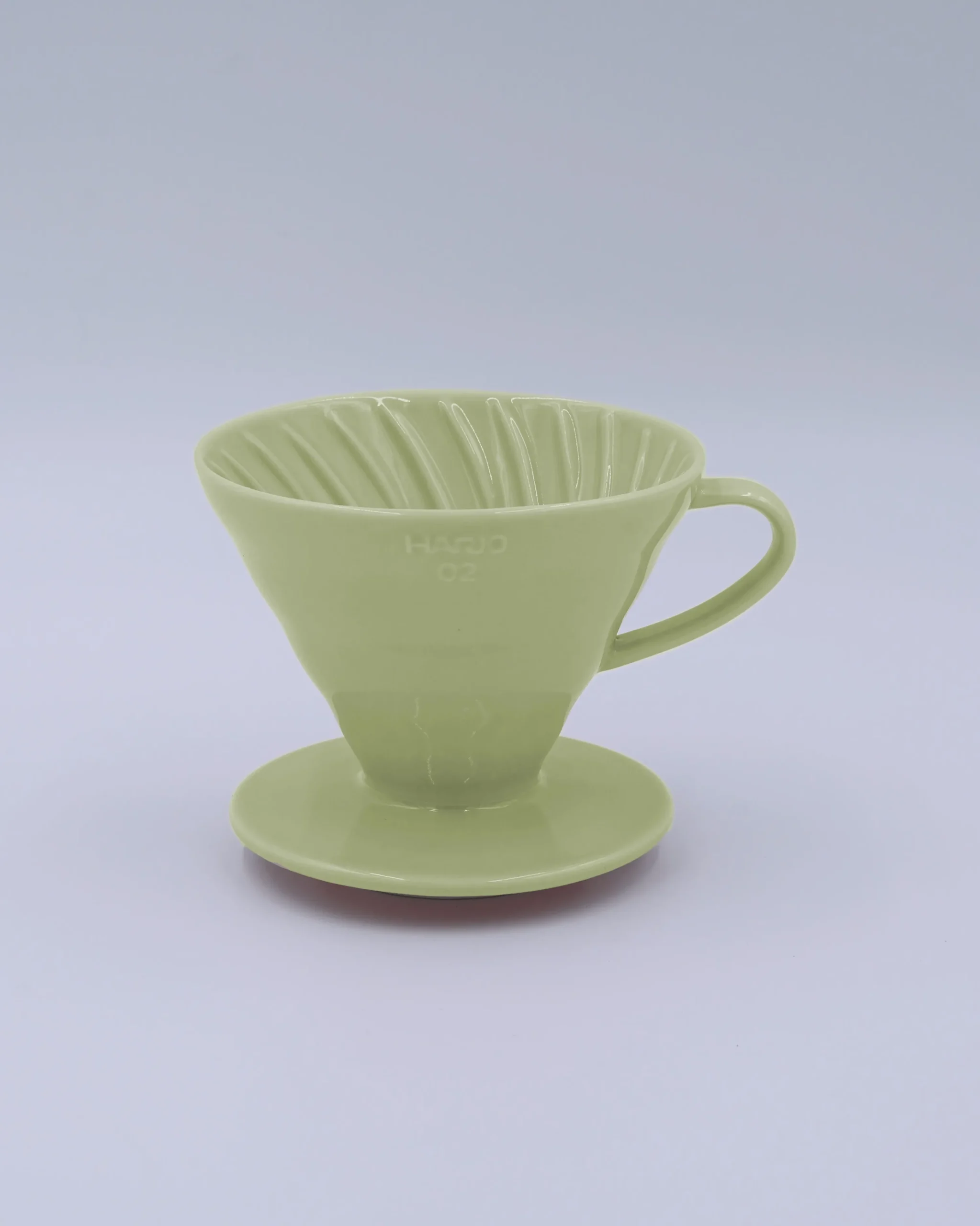 V60 Kaffetragte|Diverse (spisepinde, Holdere, Skeer)^SERAMIKKU Hario tragt i lysegrøn porcelæn (02)