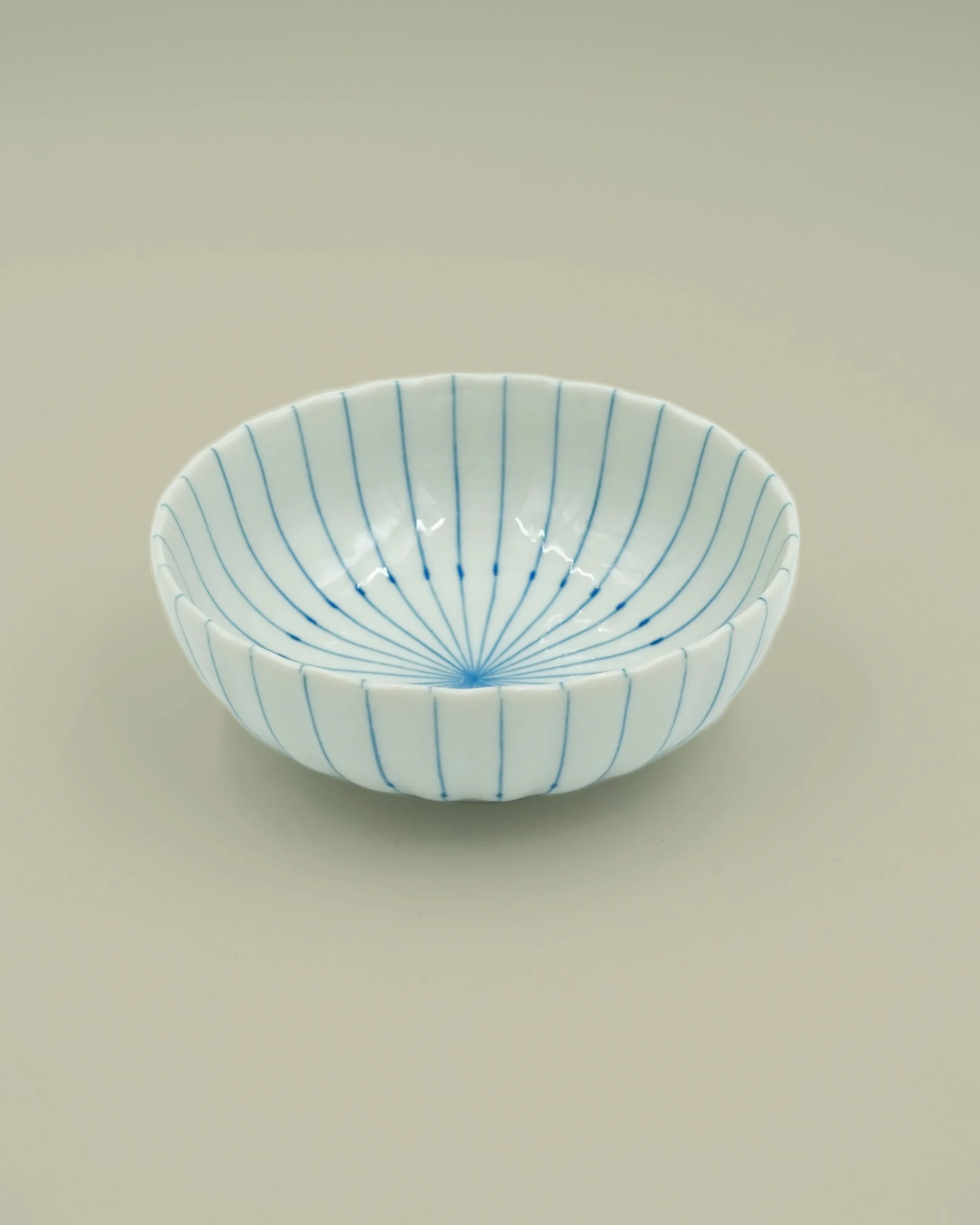 Mellem Skåle (matcha, Ris, Morgenmad)^SERAMIKKU Hvid skål med tynde blå striber