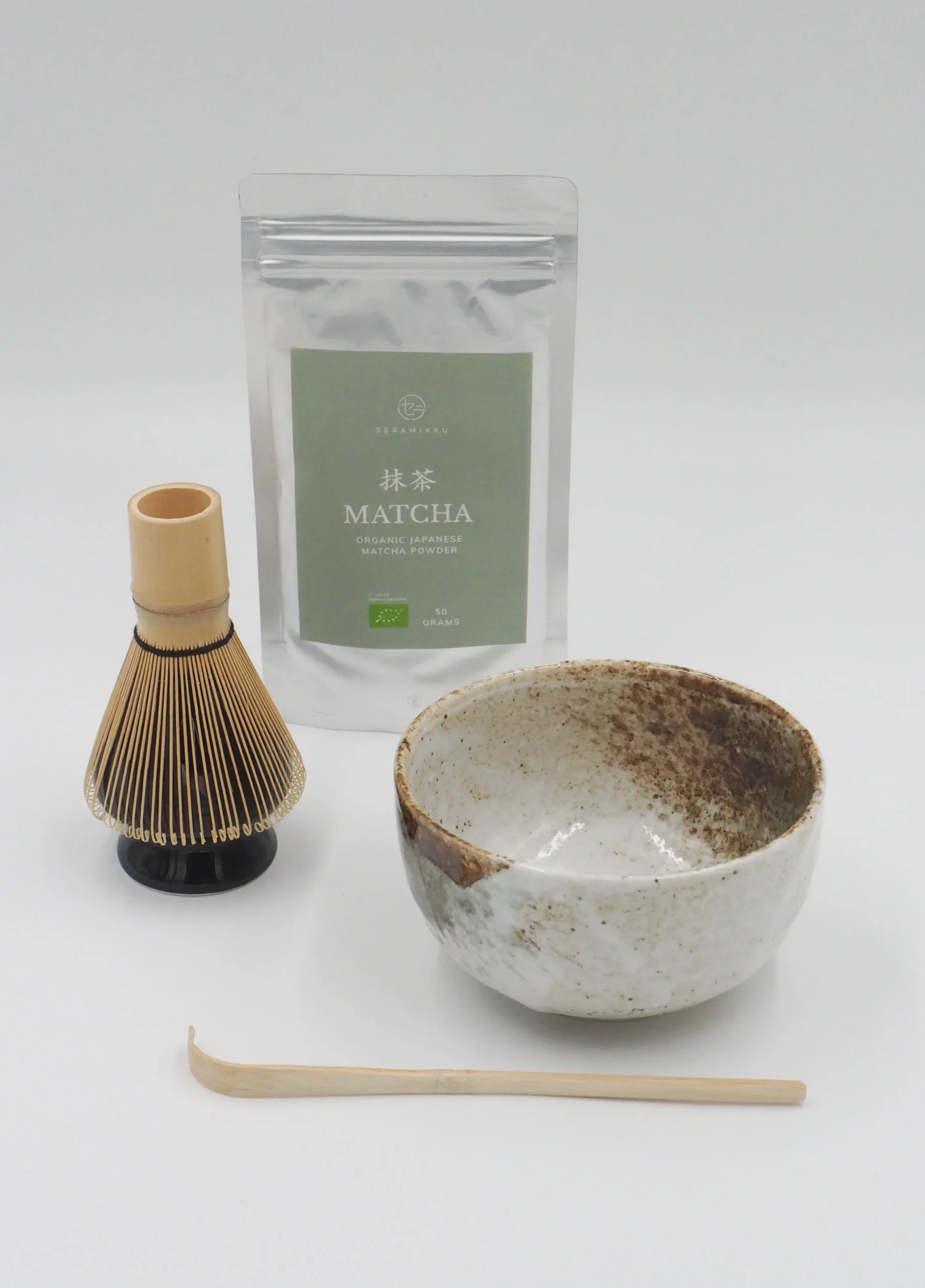 Te- Og Kaffesæt|Keramiksæt^SERAMIKKU Matchasæt med sandfarvet skål - med matcha
