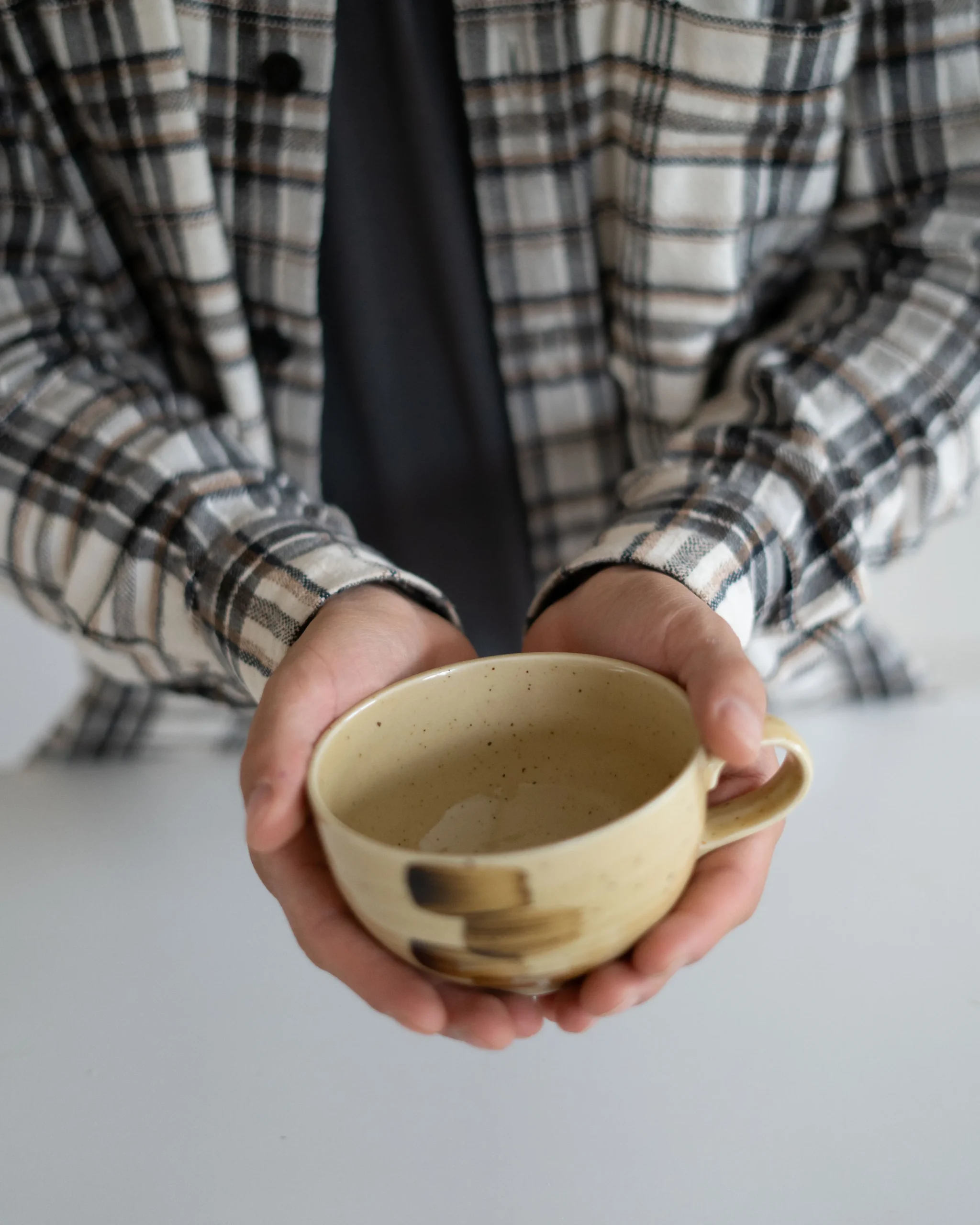 Barselsgave|Krus Og Kopper (kaffe Og Te)^SERAMIKKU Stort brunt krus med hank