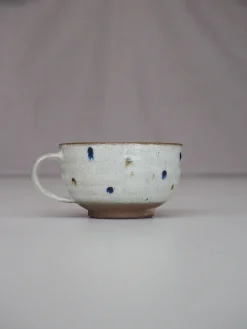 Barselsgave|Krus Og Kopper (kaffe Og Te)^SERAMIKKU Stort prikket krus med hank