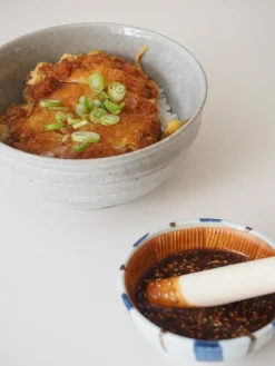 Diverse (spisepinde, Holdere, Skeer)|Mellem Skåle (matcha, Ris, Morgenmad)^SERAMIKKU Stribet morter med støder